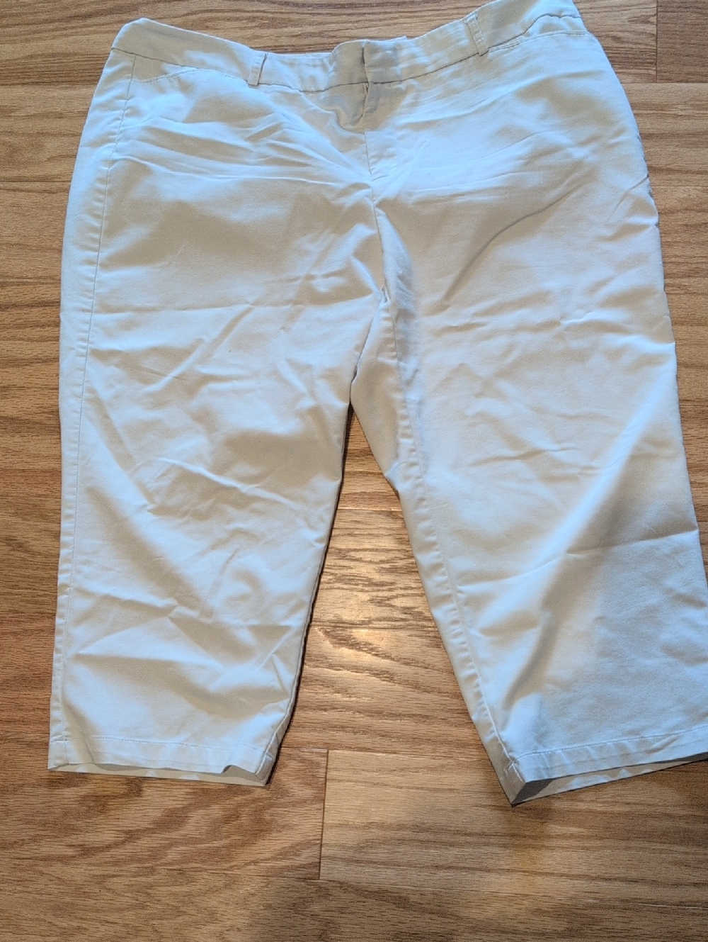 Dockers Woman  White Capri Pants